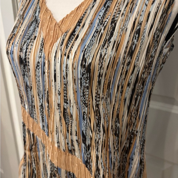 Alberto Makali tan and blue patterned flowy tank top blouse size L - Picture 11 of 16
